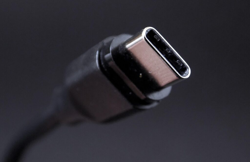 90 Degree Type C Cable