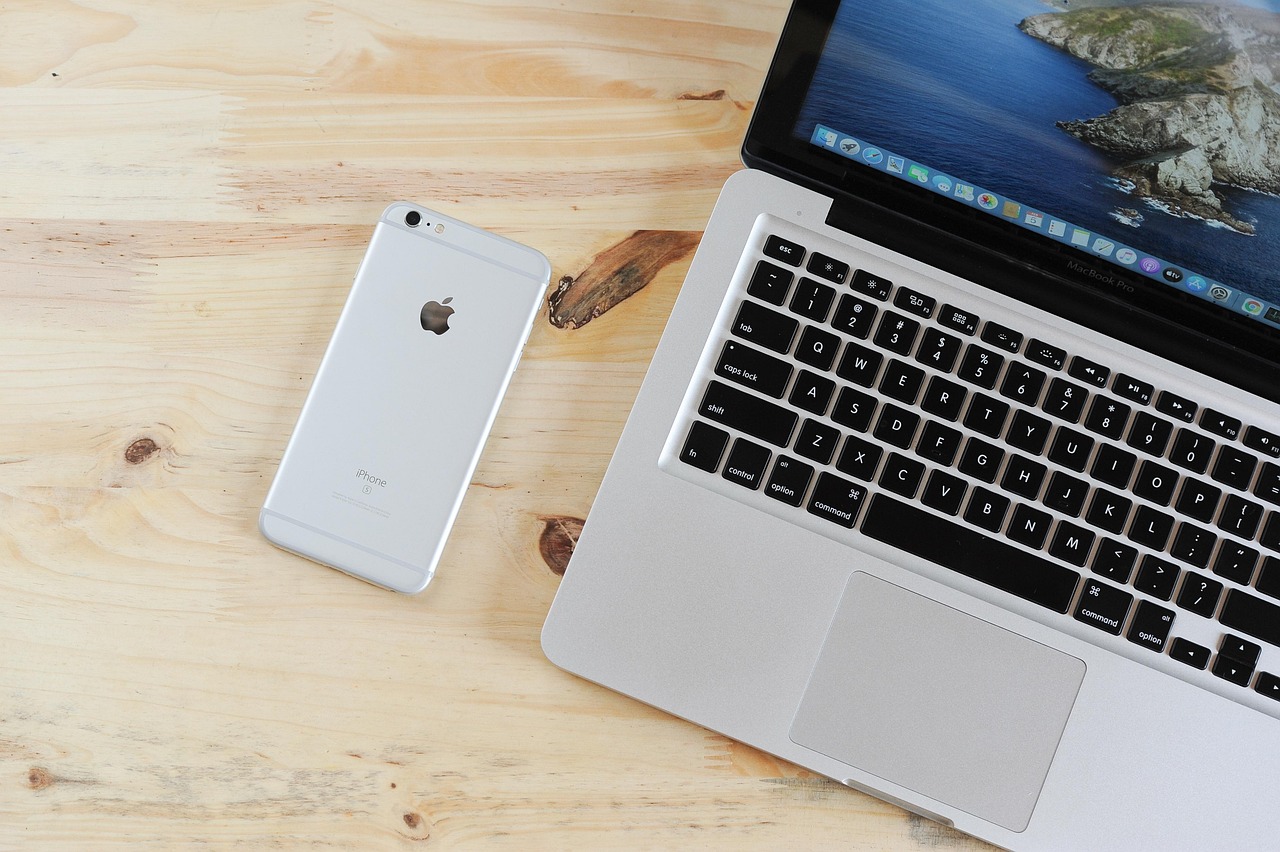 laptop-5987093_1280 (2) Apple iPhone 16 Pro